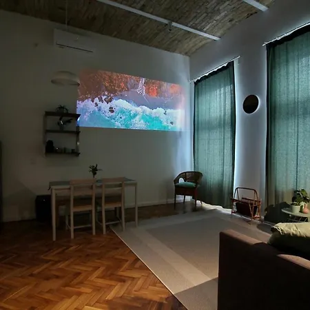 Modern W Free Parking, Projector,netflix