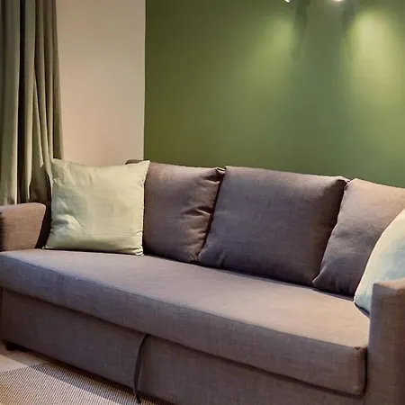 Modern W Free Parking, Projector,netflix דירה