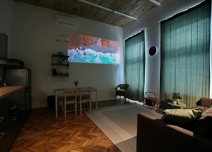 Modern W Free Parking, Projector,netflix